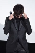 セリフを思い出そうとする片寄涼太。