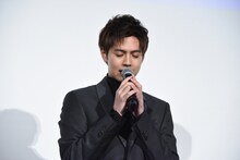 「俺が好きなのは、君なんだ。君のそばにいたい」というセリフを披露する片寄涼太。