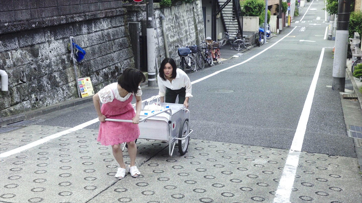 「ウーマンウーマンウーマン」