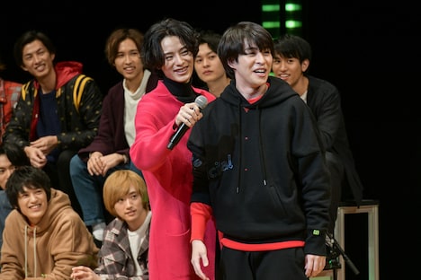 左から塩野瑛久、西銘駿。