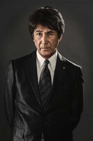 草刈正雄演じる江島隆盛。