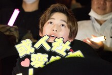 応援上映を体験する高橋文哉。