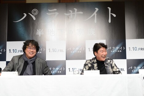左からソン・ガンホ、ポン・ジュノ。