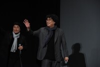 左からソン・ガンホ、ポン・ジュノ。