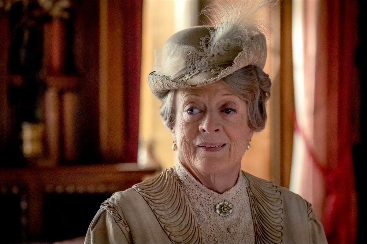 「ダウントン・アビー」より、マギー・スミス演じるバイオレット・クローリー。