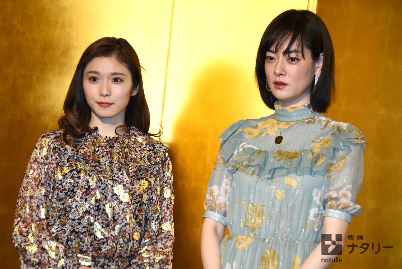 左から松岡茉優、市川実日子。