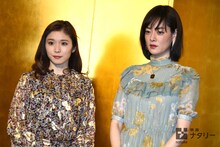 左から松岡茉優、市川実日子。