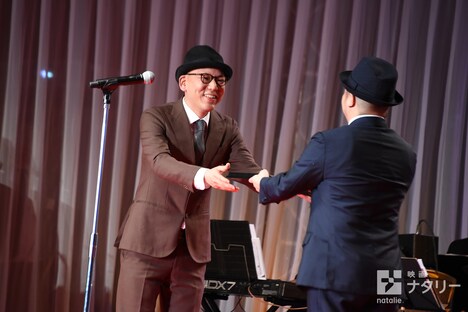 左から真利子哲也、白石和彌。