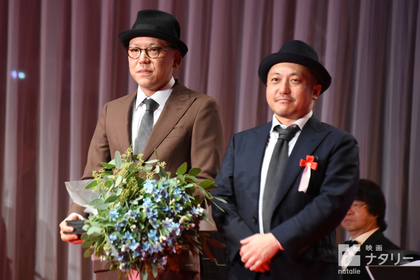 左から真利子哲也、白石和彌。