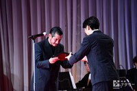 左から渋川清彦、高橋一生。