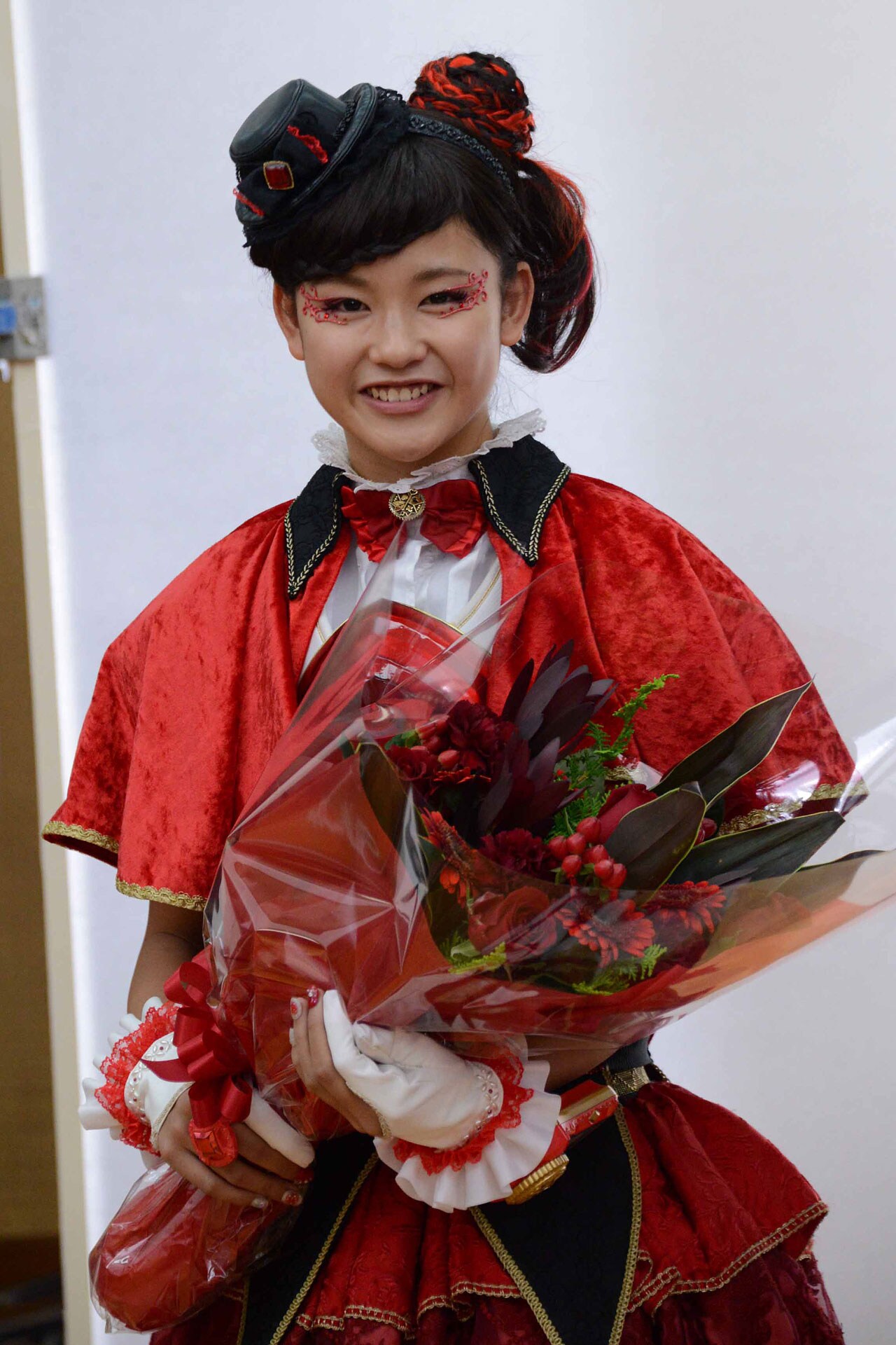 クランクアップを迎えた紅羽セイラ役の石井蘭。 [画像ギャラリー 10/13