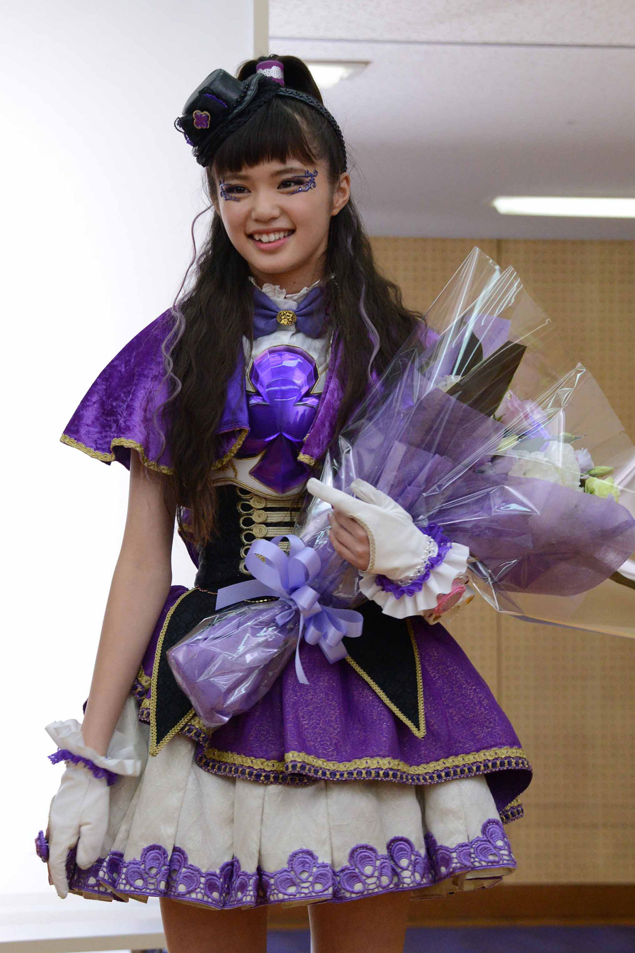 クランクアップを迎えた紫月ヨツバ役の原田都愛。
