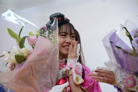 クランクアップを迎えた桜衣ココミ役の菱田未渚美。