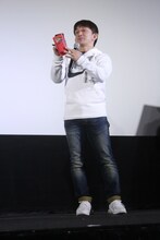 ドニー・イェンと連絡が取れず残念がる谷垣健治。