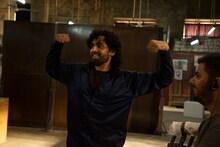 「燃えよスーリヤ!!」メイキング写真より、グルシャン・デーヴァイヤー。