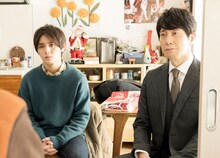 「記憶屋 あなたを忘れない」より、山田涼介演じる遼一（左）と佐々木蔵之介扮する高原（右）。