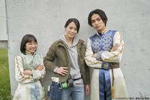 左からオト役の田牧そら、ミヤ役の坂田梨香子、カナロ役の兵頭功海。