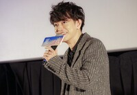 台北で舞台挨拶に登壇した佐藤健。