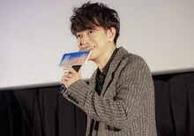 台北で舞台挨拶に登壇した佐藤健。