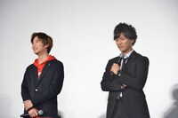 左から高橋文哉、岡田龍太郎。