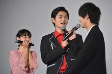 左から大幡しえり、押田岳、奥野壮。