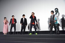 「アルトじゃ～ないと！」を待つ大幡しえり（左）。