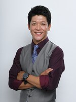 重岡真一役の駿河太郎。