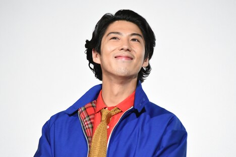 子供たちからの歓声を浴びる賀来賢人。