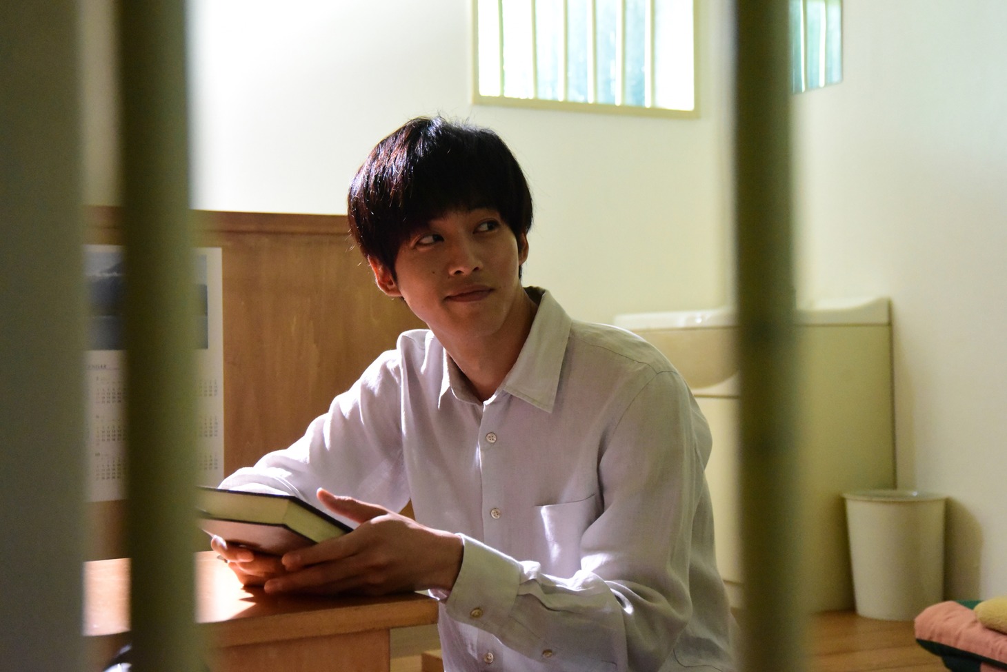 「微笑む人」