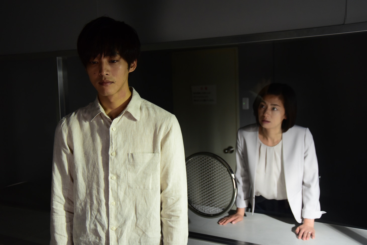 「微笑む人」