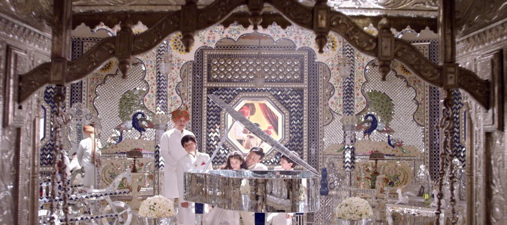 1000万枚以上の鏡で作られたセットとは？サルマーン・カーン主演作の新場面写真