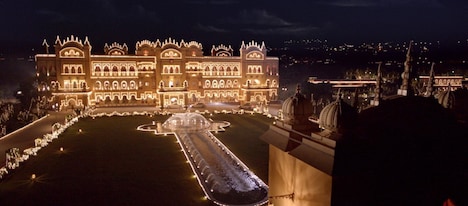 「プレーム兄貴、王になる」新場面写真