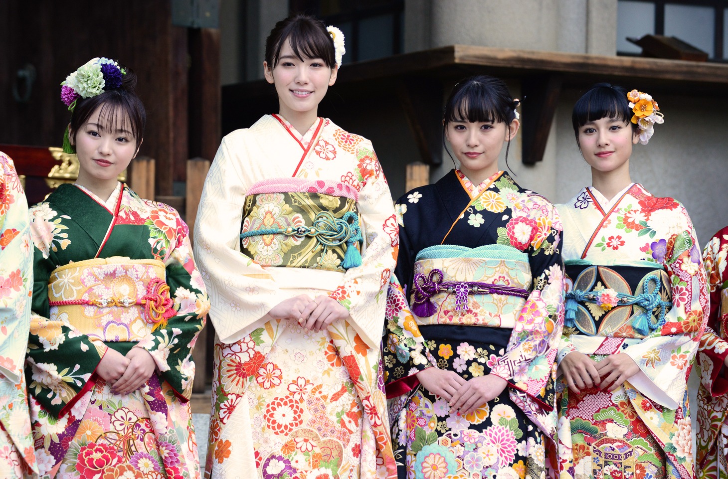 左から今泉佑唯、飯豊まりえ、浅川梨奈、大幡しえり。