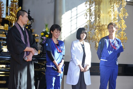 左から伊藤英明、中谷美紀、松本穂香、片寄涼太。