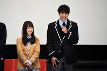 左から橋本環奈、小関裕太。