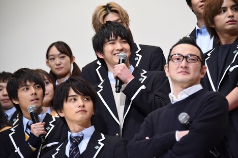 甲斐翔真（中央）