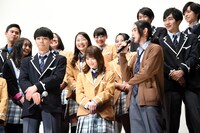 「シグナル100」完成披露舞台挨拶の様子。