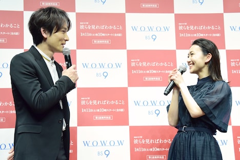 左から長野博、大島優子。