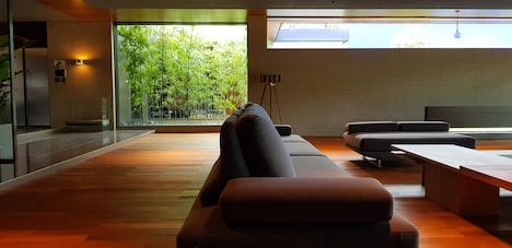 パク家のリビング。