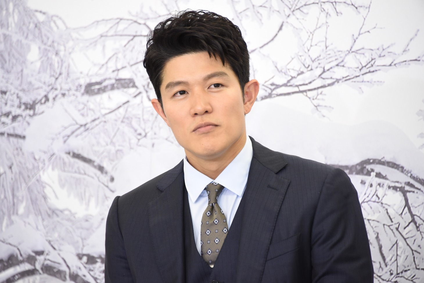 鈴木亮平