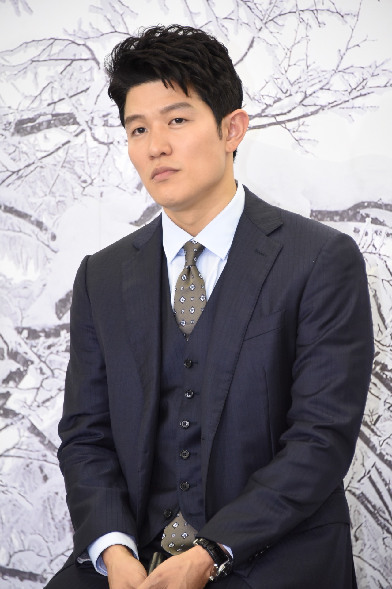 鈴木亮平