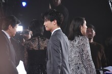 サウンドバイツ中の岩田剛典（手前）。