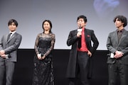 左から岩田剛典、松嶋菜々子、大沢たかお、賀来賢人。