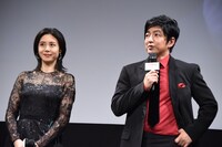 左から松嶋菜々子、大沢たかお。