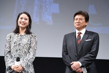 左から広瀬アリス、三浦友和。