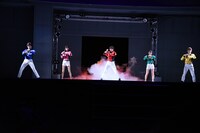 「魔進戦隊キラメイジャー」製作発表記者会見でのショーの様子。