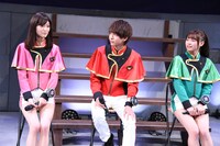 左から工藤美桜、小宮璃央、新條由芽。