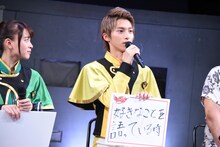 “自分が一番キラめいている瞬間”について話す木原瑠生（右）。