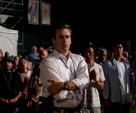 ジョン・ハム演じるFBI捜査官サム・ショウ。