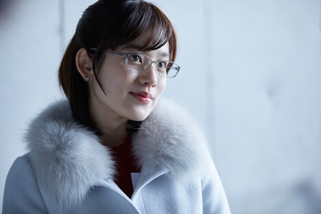 筧美和子演じる河野綾芽。